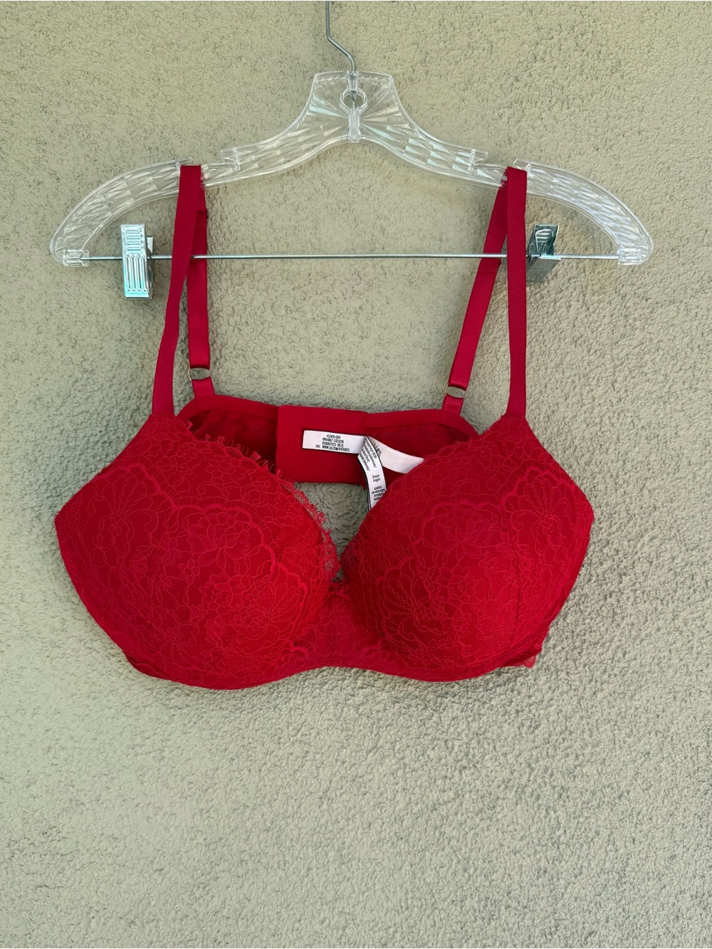 Victoria's Secret Dream Angels
Padded No Wire Lightly Lined
Demi Bra Size 38D